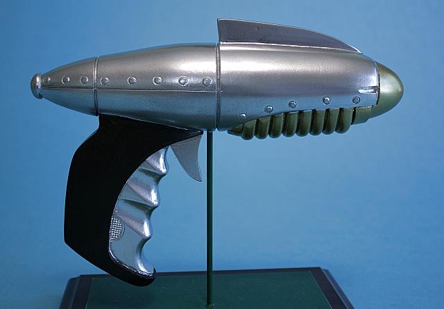 atomic pistol 01