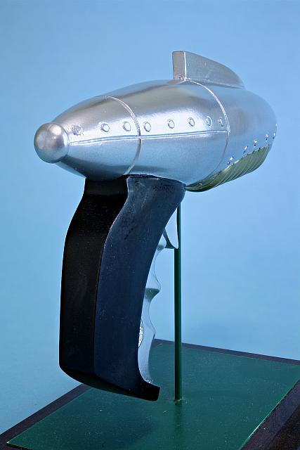 atomic pistol 04